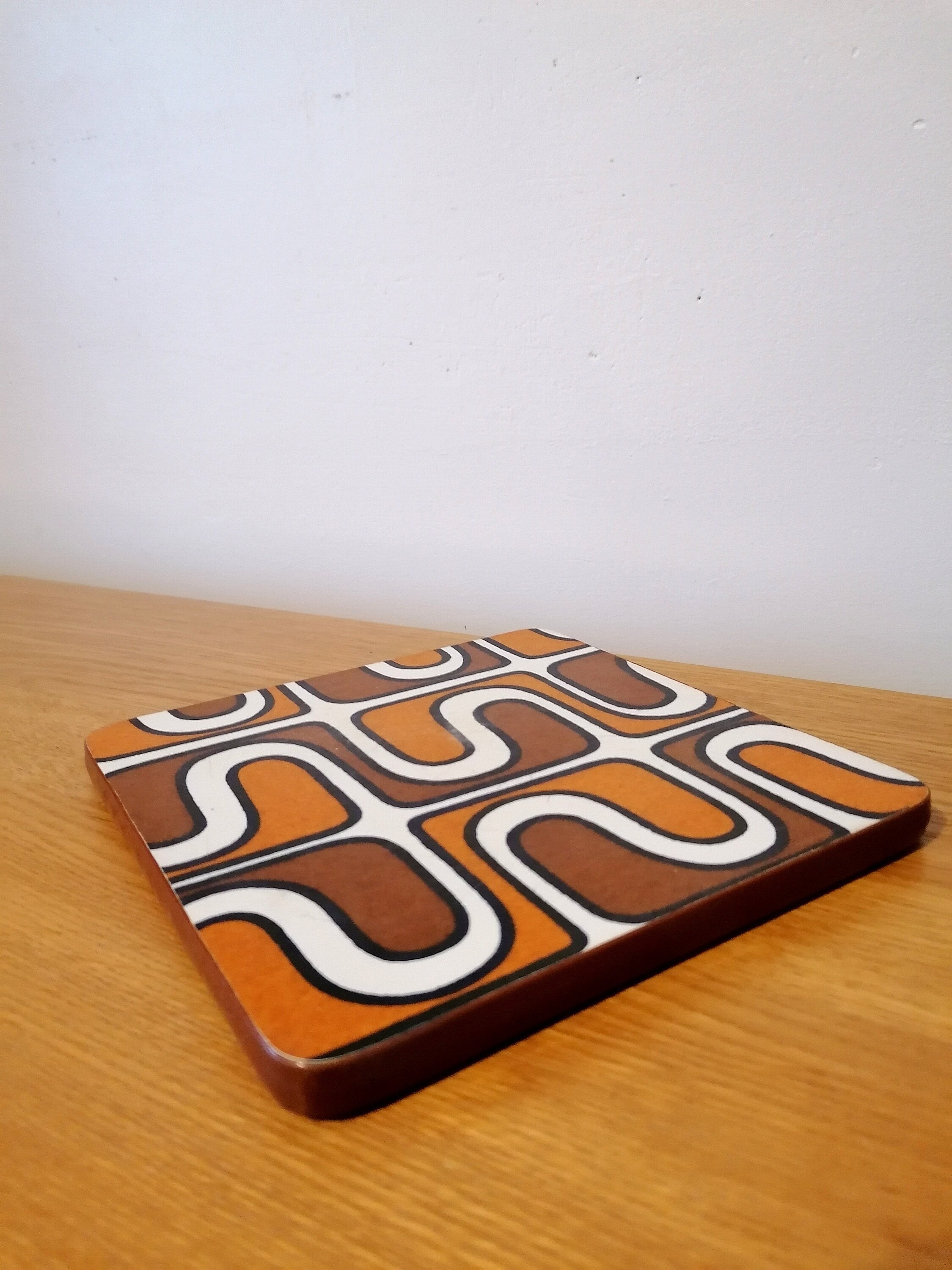 Dessous de Plat Formica Vintage avec Son Design Psychédélique, Dessous Orange et Marron, Seventies, 