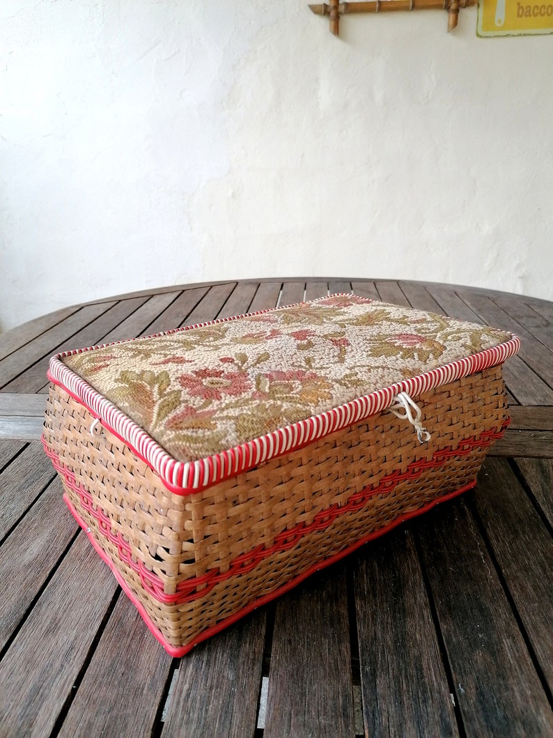 Boîte à couture rotin et scoubidou vintage, panier rotin, Rattan sewing box, 1930 image 2