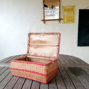 Boîte à couture rotin et scoubidou vintage, panier rotin, Rattan sewing box, 1930 image 6