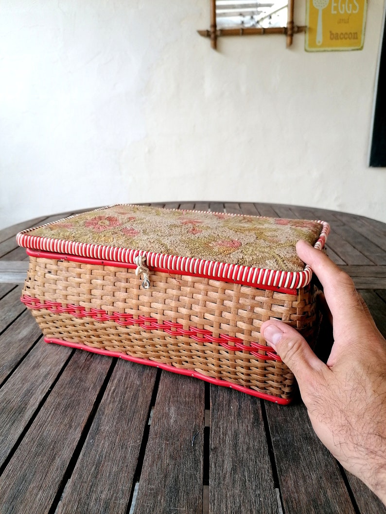 Boîte à couture rotin et scoubidou vintage, panier rotin, Rattan sewing box, 1930 image 10