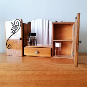 Wooden wall-mounted medicine cabinet, medicine cabinet, wooden bathroom cabinet, vintage bathroom cabinet, vintage medicine cabinet, 1930s