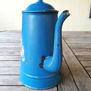 Blue enameled coffee pot, vintage enameled coffee pot, enamel pitcher, enamel coffee pot, vintage coffee pot, blue enameled coffee maker image 5