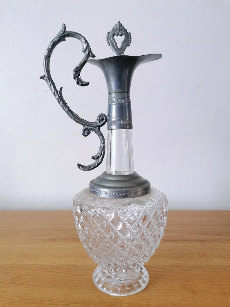 Aiguière en verre et étain ciselé, carafe à décanter, carafe ancienne image 2