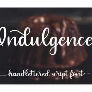 Indulgence - Une police de script handlettered | Polices pour artisans, Fonts pour Cricut, Fonts pour Silhouette