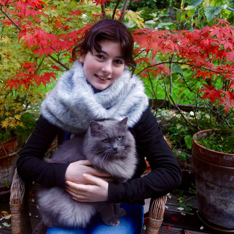 Luxurious snood-collar fake fur wolf grey with liberty