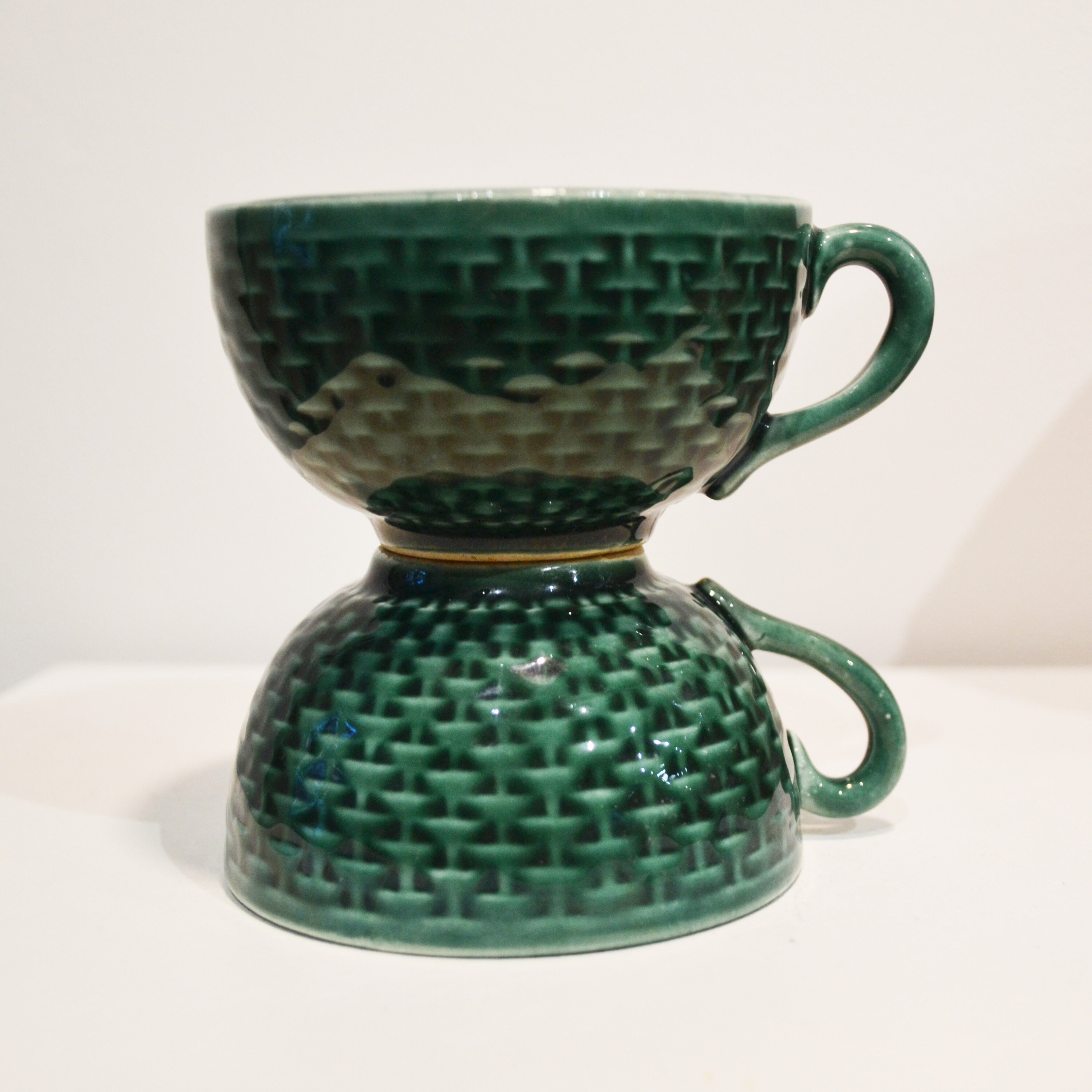 Deux Jolies Tasses Anciennes, à Café, Vert, Vert Emeraude, Mailles, Texturées, France