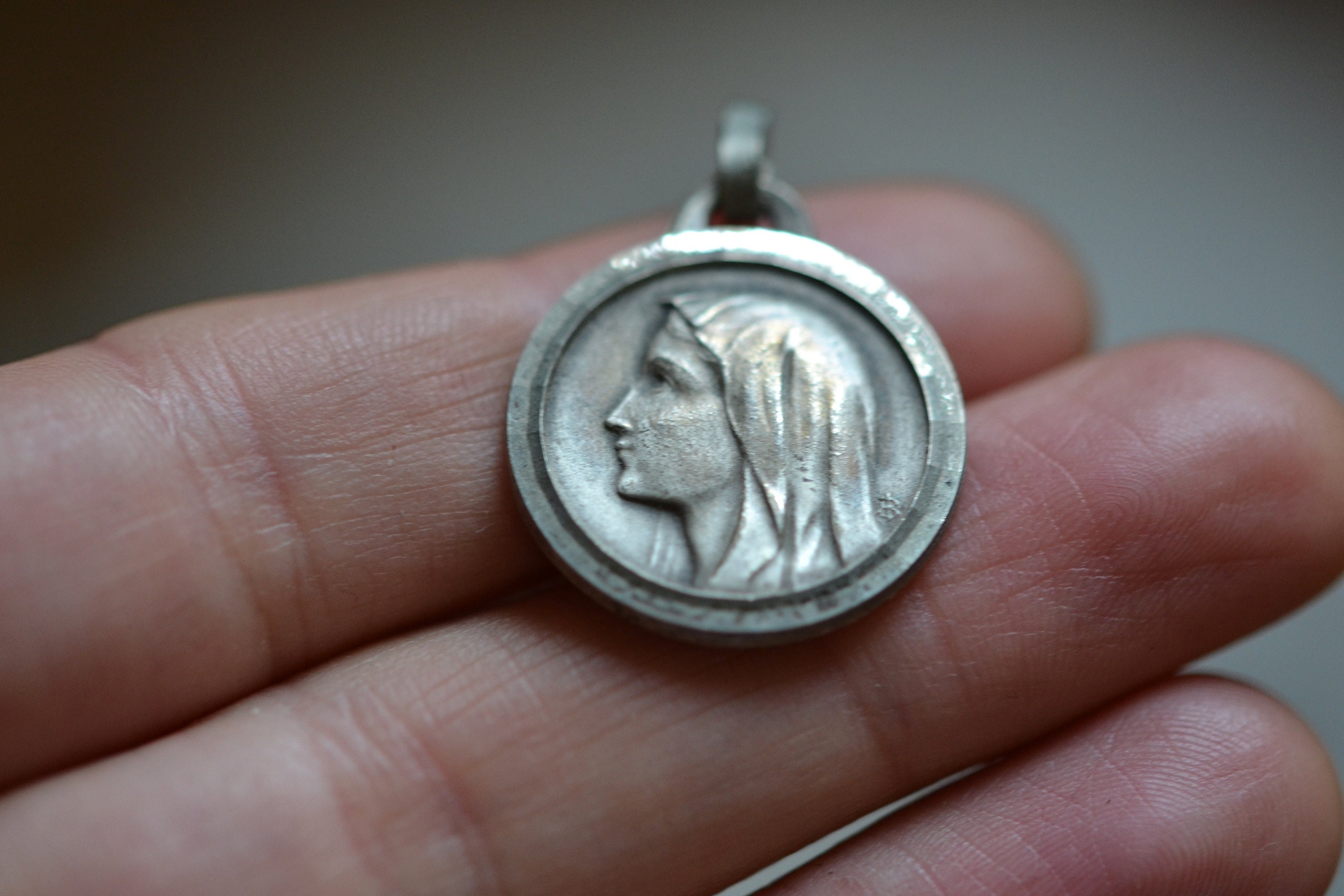 Pendentif Vierge Marie, Médaille Vintage, Lourdes, Apparition, France Antique Médaille.