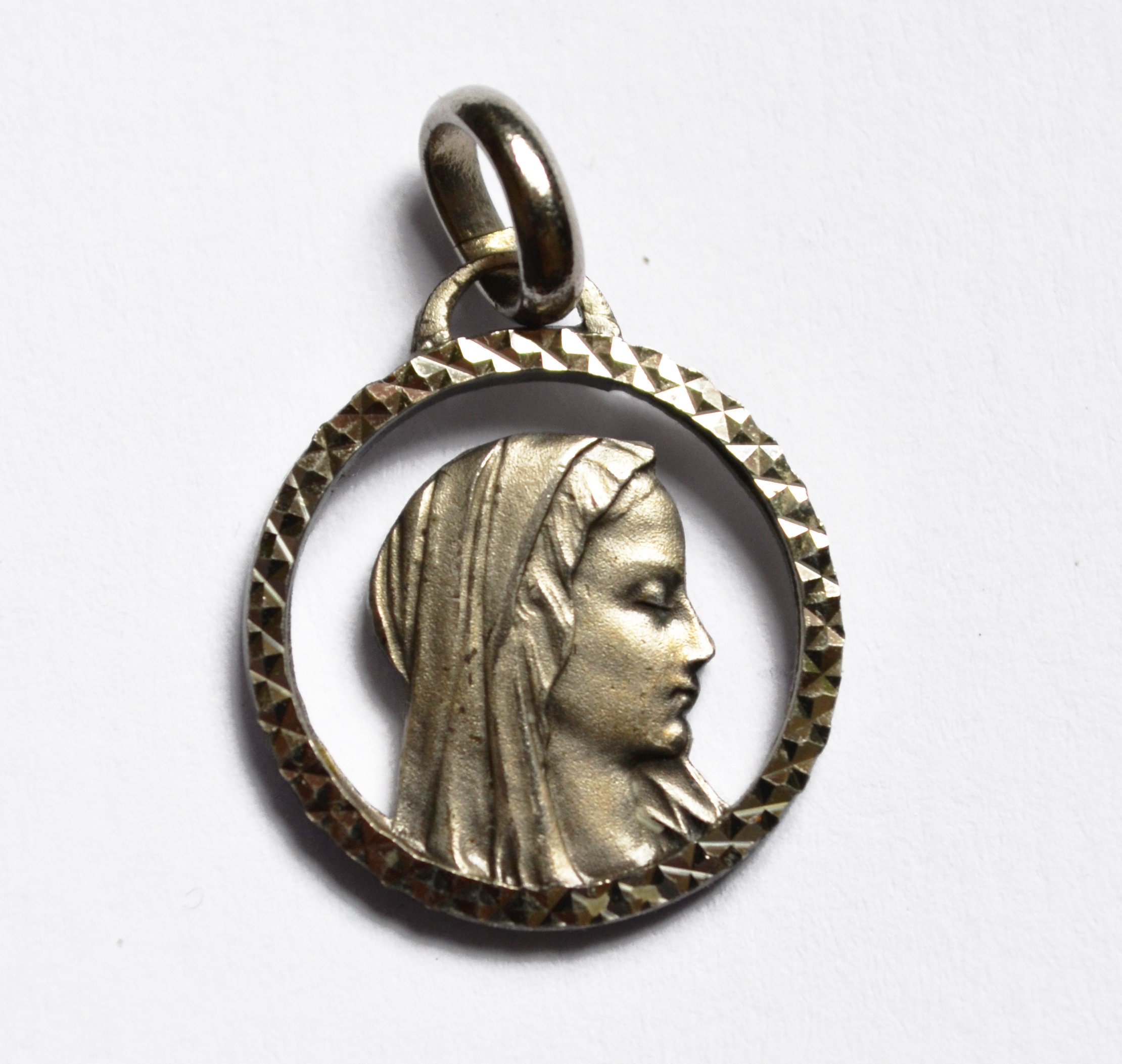 Pendentif Vierge Marie, Facettes, Ciselée, Médaille Vintage, Lourdes, Apparition, France Antique Méd