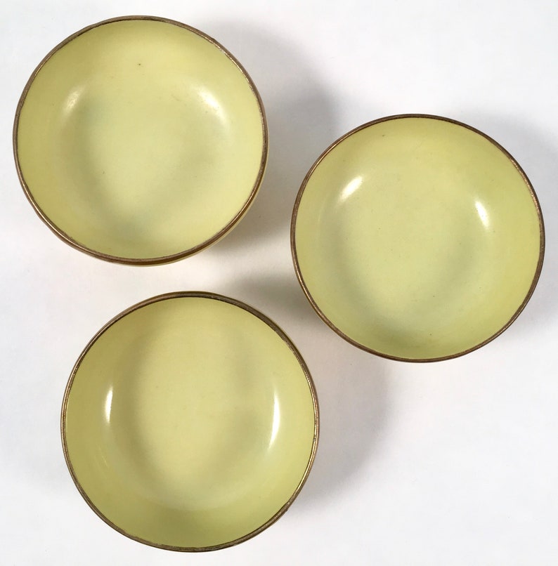 Beautiful Porcelain Trinket Dish Dresser Vanity Decor Ring Dish Jewelry Dish Ring Bowl Yellow with Gold Edge Three Ball Feet