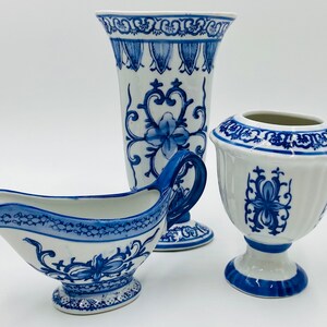 Colección de piezas de decoración de cerámica azul y blanca vintage / Encantadores jarrones de recipientes azules y blancos / Bombay Company / Pier One / CONJUNTO DE TRES