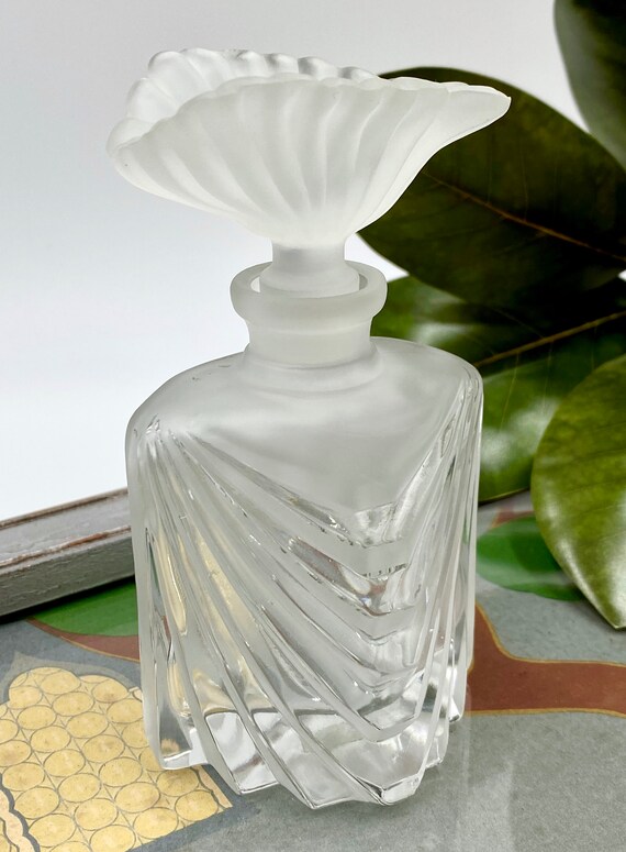 Vintage Clear Pressed Glass Perfume Bottle. Art Deco Designed Perfume Bottle  With Glass Stopper. 