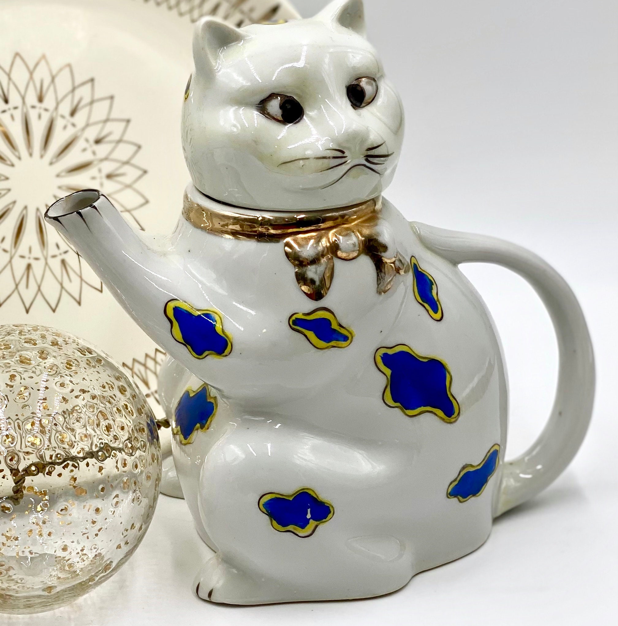 Lucky Japanese Cat Teapot, Cute Ceramic 22 Oz Tea Pot with Infuser, Cats in  the Kitchen Oriental Kitchenware, 6 Inches