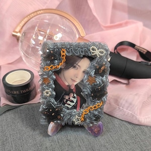 Grauer Kupfer ATINY Goth Mond Kawaii K Pop inspiriert Dekorierter Toploader Fotokartenhalter (NUR Toploader, Fotokarte + Leuchtstab nicht enthalten)