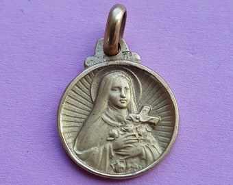 Religious antique French catholic gold plated/vermeil medal pendant medallion of Saint Therese of Lisieux.