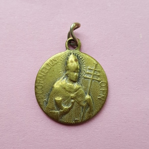 Very old religious antique gold plated catholic Belgian medal pendant medaillon medallion of Saint Cornelius in Diechem Diegem.