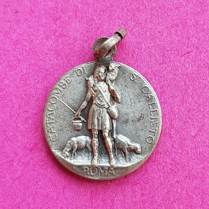 Pendentif religieux antique de médaille catholique italienne plaquée, médaillon, charme sacré de Jésus-Christ, Catacombe di San Callisto. Roma