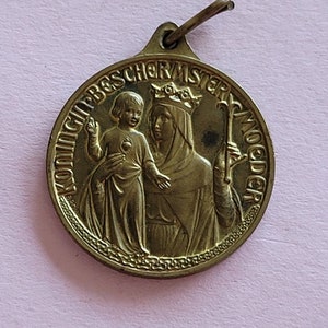 Big religious gold plated/vermeil antique Dutch catholic medal pendant medaillon Holy charm of the Mary Congregation and Child Jesus