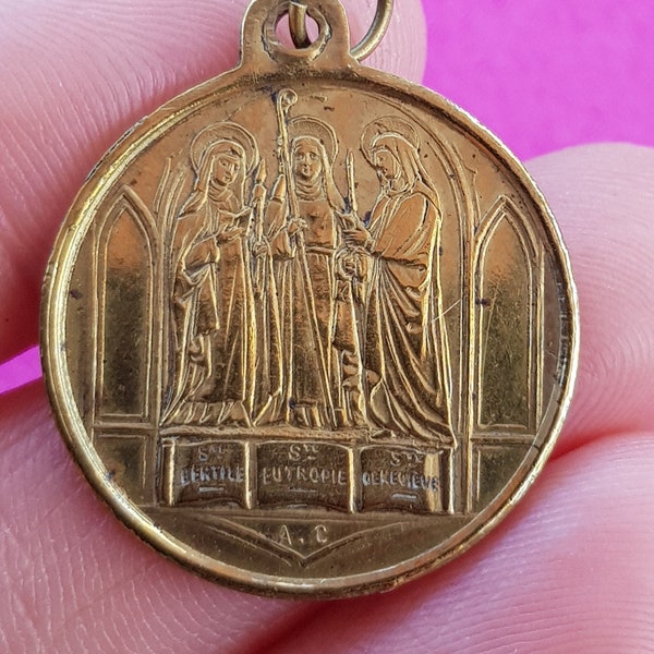 Rare big religious bronze antique Belgian catholic medal pendant medaillon Holy charm of Saint Bertile, Sainte Eutropie, Sainte Genevieve.
