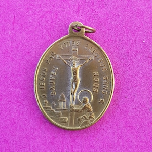 Religious Belgian antique catholic silvered medal pendant medaillon holy charm of Bois Seigneur Isaac a pilgrimage town in Belgium.