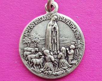 Religious holy charm catholic silver plated medal pendant of Our Lady of Fatima, Nossa Senhora Do Rosario De Fatima 1917.