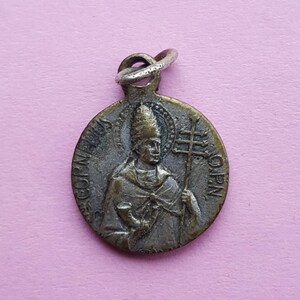 Medaglione di religioso antico argentato cattolica belga Medaglia ciondolo medaillon di San Cornelio a Diechem Diegem.