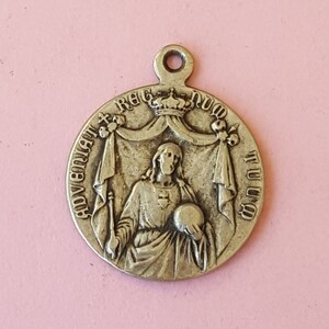 Religiosa plata antigua chapada plata medalla católica francesa colgante medillon medaillon de Santo Cristo Nuestro Señor, Adveniat Regnum Tuum.
