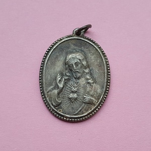 Very old Religious French catholic silvered medal pendant medaillon medallion Heart of Holy Christ Our Lord.