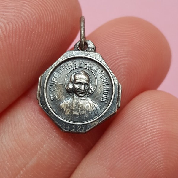 Religious French catholic silvered medal pendant medaillon holy charm of le saint Curé d'Ars, Saint Vianney and Holy Mary our Lady.