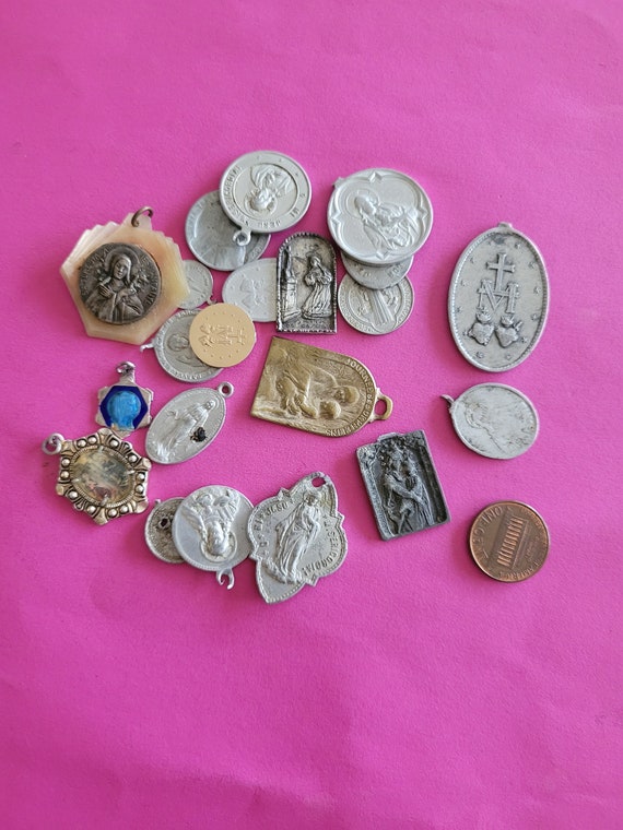 Lot of broken re-use vintage/antique religious di… - image 5