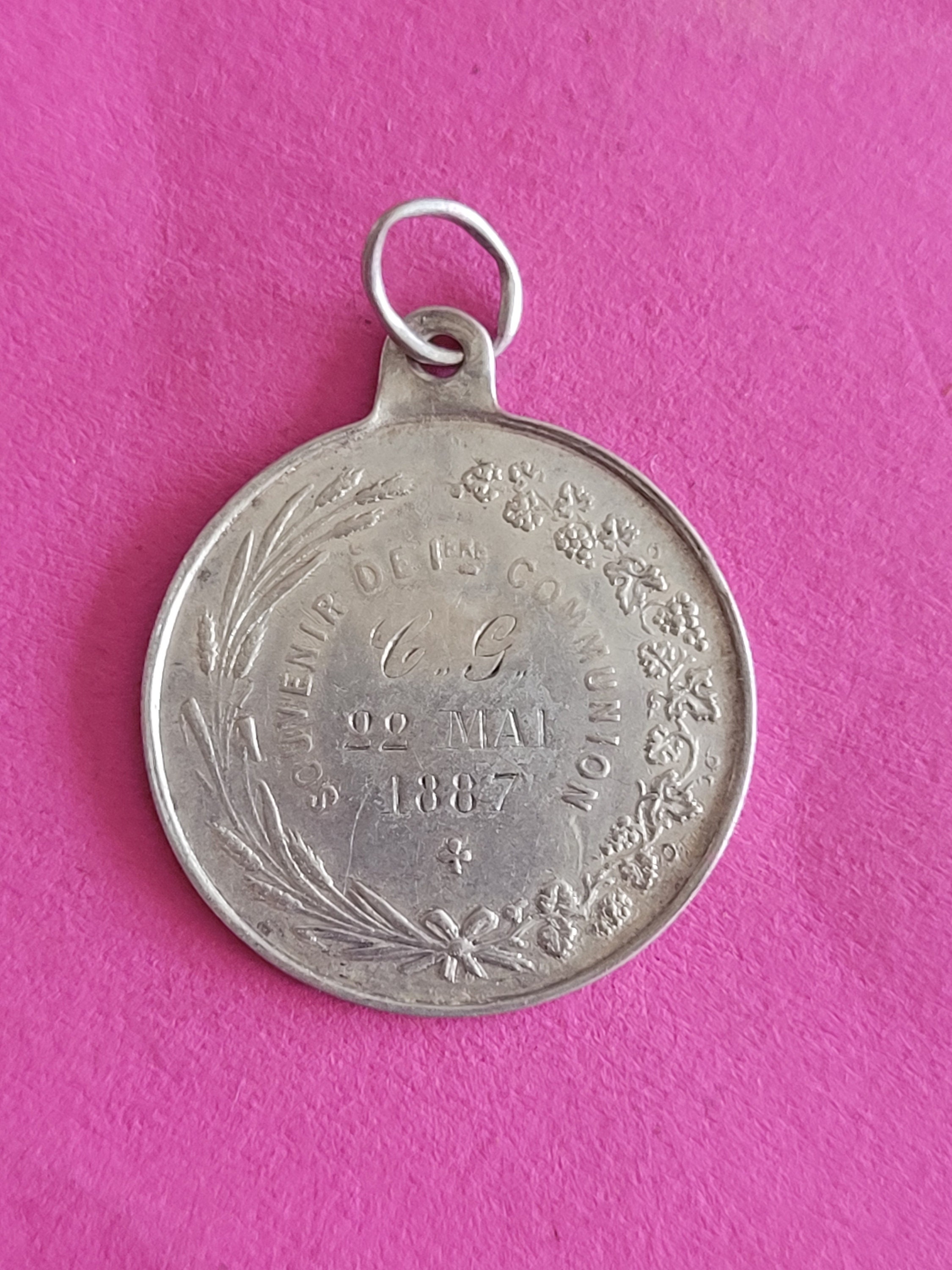 1887年に彫刻された、希少で貴重な宗教的なアンティークの銀製（刻印