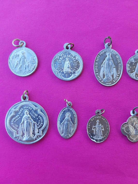 Lot of 10 vintage religious aluminium silvered me… - image 3
