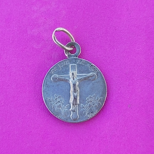Religious antique silver plated catholic medal pendant medaillon medallion of Holy Cross of Tancremont a pilgrimage town in Belgium.