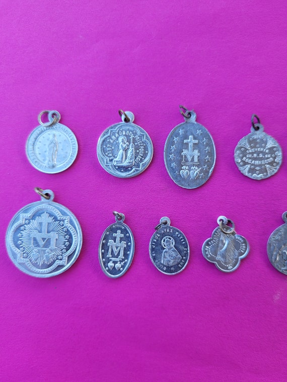 Lot of 10 vintage religious aluminium silvered me… - image 7