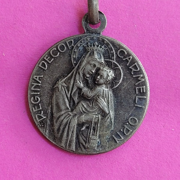Religious French silver plated catholic medal pendant medaillon medallion of Holy Christ Our Lord and Holy Mary Our Lady Virgo Carmeli.