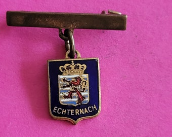 Beautiful vintage gold plated travel shield charm, memory charms tourist charm, Coat of Arms, charm of Echternach, Luxembourg, Luxembourg.