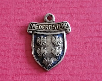 Wunderschöner, antiker, versilberter Reiseschild, Erinnerungsanhänger, Touristenanhänger, Wappen, Anhänger Niederösterreich, Österreich.