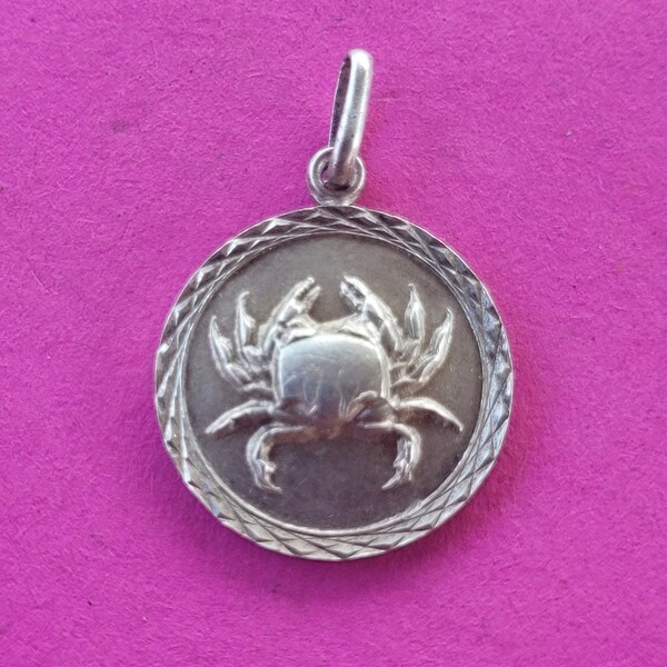 Vintage beautiful silver (MARKED) Zodiac medal pendant, medaillon, medallion, charm of a Cancer Crab, zodiac sign, Horoscope.