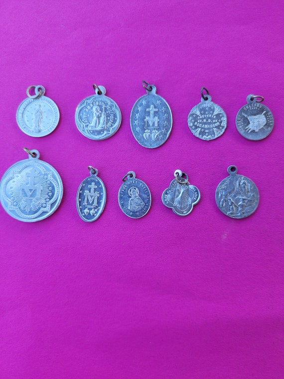 Lot of 10 vintage religious aluminium silvered me… - image 6