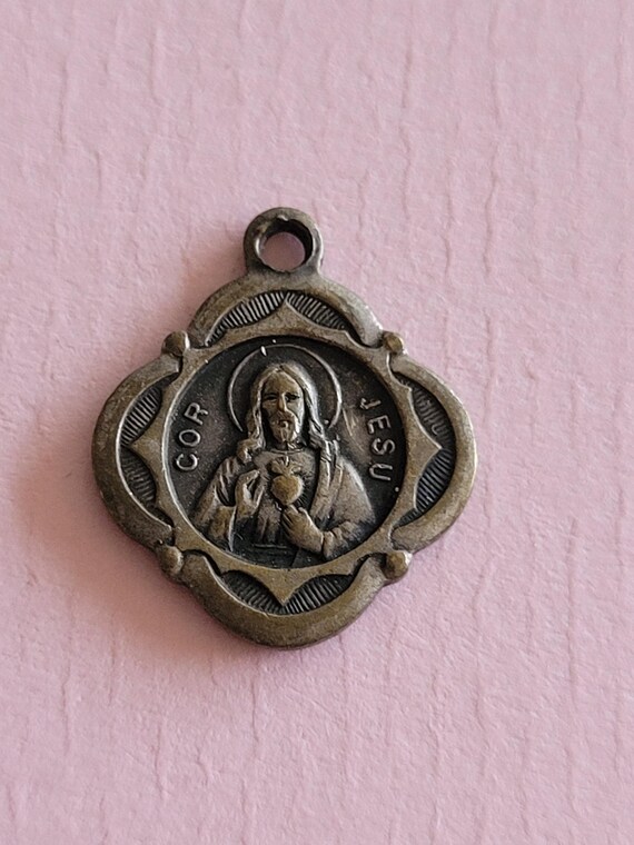 聖なる心を持った聖マリア、コル・イエス、イエス・キリストの乙女座