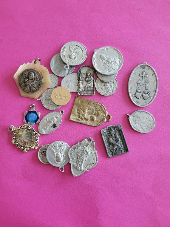 Lot of broken re-use vintage/antique religious di… - image 2