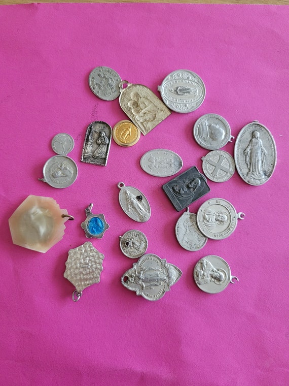 Lot of broken re-use vintage/antique religious di… - image 3