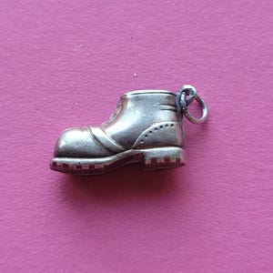 Vintage vandringskängberlock i sterlingsilver – Miniatyrhänge för arbetskängor