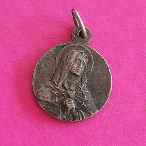 Medaglia religiosa antica cattolica francese placcata in argento, ciondolo a medaglione con ciondolo di Santa Maria con spada, Mater Dolorosa e Gesù Cristo.
