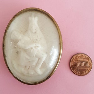 Rare Religious antique catholic copper shrine reliquaire Meerschaum medal of Pietà, sorrowful Virgin Mary cradling the dead body of Jesus. image 3