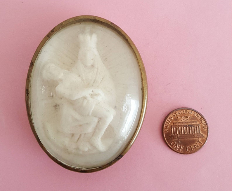 Rare Religious antique catholic copper shrine reliquaire Meerschaum medal of Pietà, sorrowful Virgin Mary cradling the dead body of Jesus. image 3