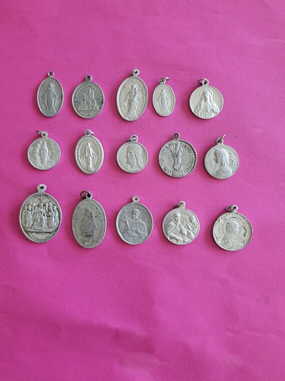 Lot of 15 vintage religious aluminium medal penda… - image 4