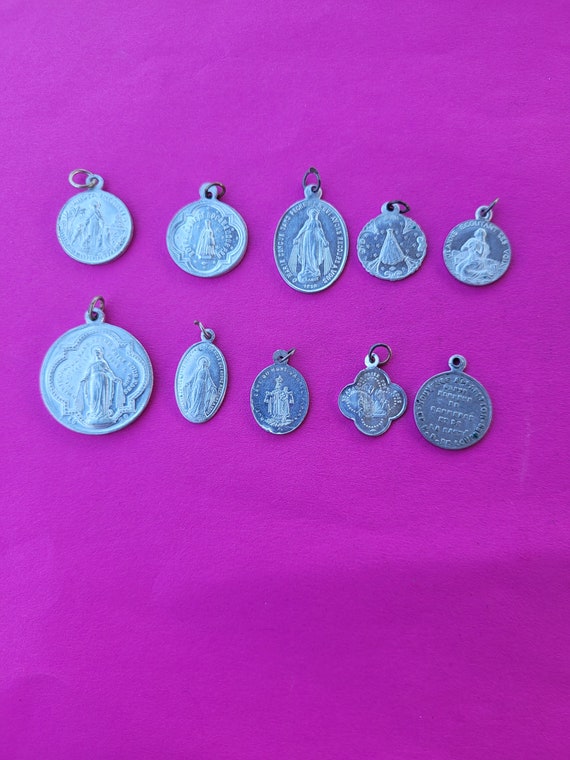 Lot of 10 vintage religious aluminium silvered me… - image 2