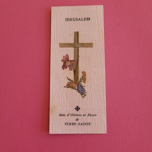 Cartão de relíquia de santuário católico antigo religioso com flores da lembrança da Terra Santa de Belém, túmulo de Cristo.