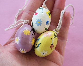 Vintage German easter tree ornaments, handpainted wooden easter eggs, easter eggs of wood, wooden easter decoration, old folk art easter
