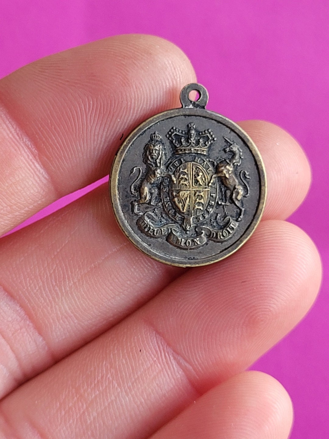 BROCHE CAMEE médaillon VICTORIEN BRONZE portrait FEMME GRIS BLEU style ancien